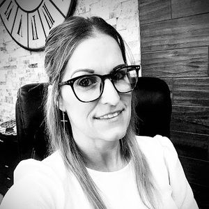 Meet your Posher, Crystal